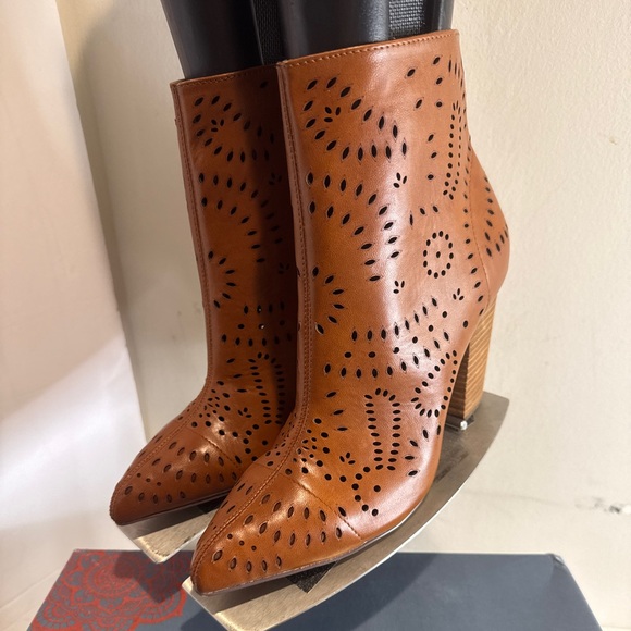 Carlos by Carlos Santana Shoes - Carlos By Carlo Santana Women's Taryn Pointed Toe Ankle Fashion Boots Brown 8